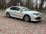 Toyota Camry 2020 года за 18 500 000 тг. в Тараз – фото 2