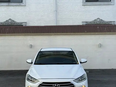 Hyundai Elantra 2018 года за 7 700 000 тг. в Шымкент – фото 2