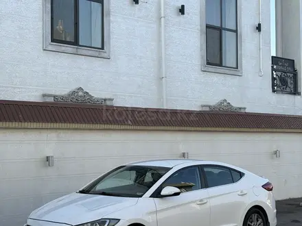 Hyundai Elantra 2018 года за 7 700 000 тг. в Шымкент