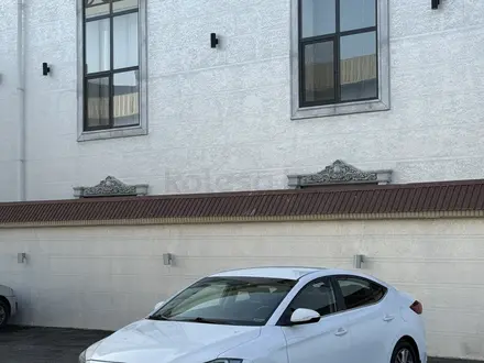 Hyundai Elantra 2018 года за 7 700 000 тг. в Шымкент – фото 3