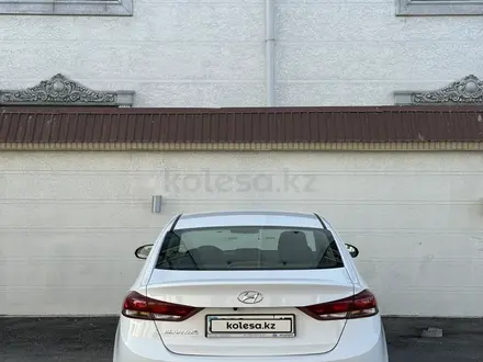 Hyundai Elantra 2018 года за 7 700 000 тг. в Шымкент – фото 5