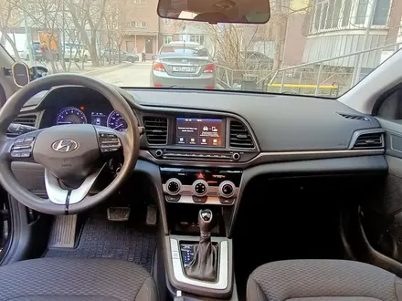 Hyundai Elantra 2019 года за 8 900 000 тг. в Алматы – фото 16