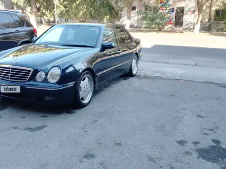 Mercedes-Benz E 320 2001 года за 5 900 000 тг. в Шымкент – фото 2