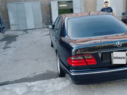 Mercedes-Benz E 320 2001 года за 5 900 000 тг. в Шымкент – фото 14