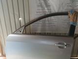 Дверь передняя левая Toyota Camry 40 за 2 349 тг. в Алматы