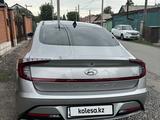 Hyundai Sonata 2021 годаүшін10 850 000 тг. в Караганда – фото 3