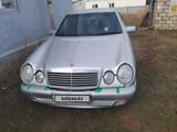 Mercedes-Benz E 200 1997 года за 2 999 999 тг. в Уральск – фото 2
