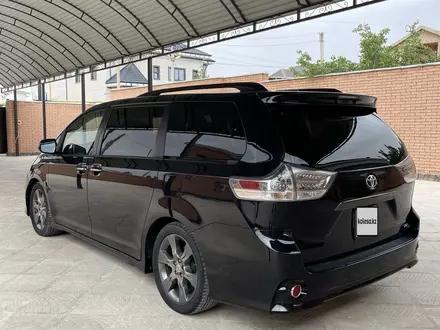 Toyota Sienna 2015 года за 14 300 000 тг. в Актау