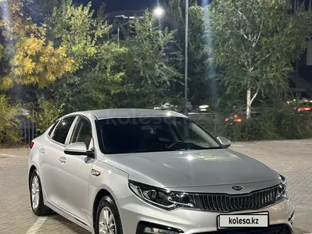 Kia K5 2017 года за 9 700 000 тг. в Алматы – фото 2