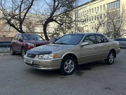 Toyota Camry 1999 года за 3 500 000 тг. в Алматы – фото 2