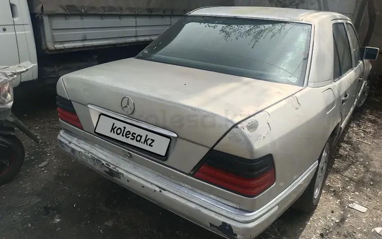 Mercedes-Benz E 220 1992 года за 700 000 тг. в Алматы