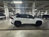 Toyota RAV4 2021 года за 14 200 000 тг. в Алматы – фото 4