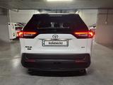 Toyota RAV4 2021 года за 14 200 000 тг. в Алматы – фото 3