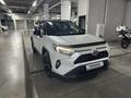 Toyota RAV4 2021 года за 14 200 000 тг. в Алматы