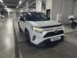 Toyota RAV4 2021 года за 14 200 000 тг. в Алматы