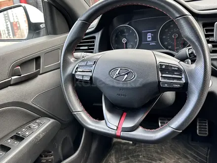 Hyundai Elantra 2019 года за 9 700 000 тг. в Алматы – фото 9