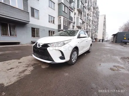 Toyota Yaris 2022 года за 11 990 000 тг. в Алматы