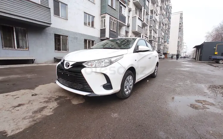 Toyota Yaris 2022 года за 11 990 000 тг. в Алматы