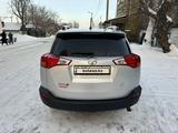 Toyota RAV4 2015 годаүшін10 300 000 тг. в Семей – фото 4