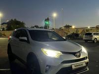 Toyota RAV4 2019 года за 11 500 000 тг. в Атырау