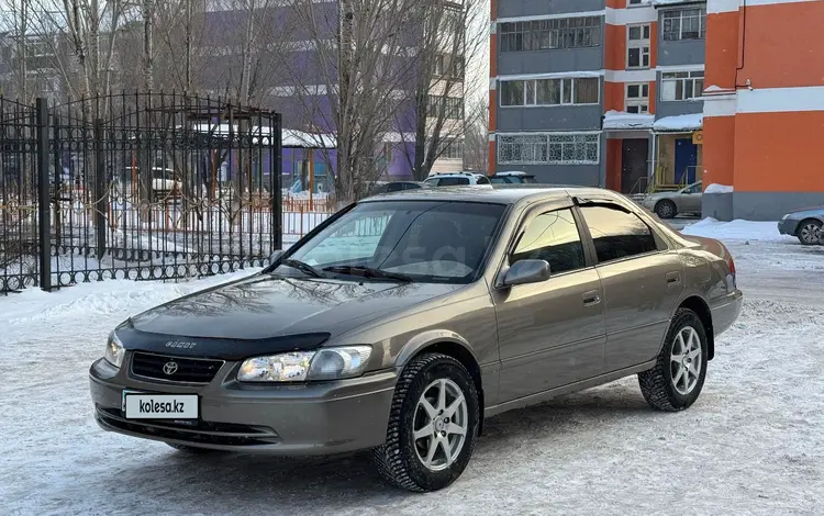 Toyota Camry 2000 года за 3 700 000 тг. в Астана