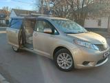 Toyota Sienna 2014 года за 11 500 000 тг. в Уральск