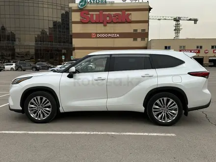 Toyota Highlander 2022 года за 31 000 000 тг. в Алматы
