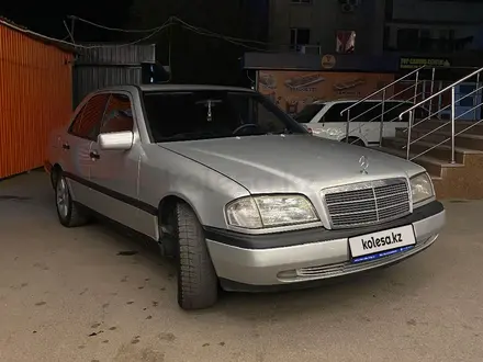 Mercedes-Benz C 180 1996 года за 1 990 000 тг. в Караганда – фото 9