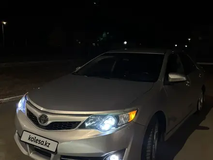 Toyota Camry 2014 года за 8 500 000 тг. в Атырау