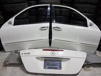 Двери передние на Mercedes e320 w211 за 35 000 тг. в Алматы