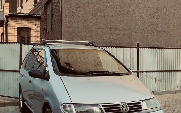 Volkswagen Sharan 1997 года за 2 100 000 тг. в Уральск