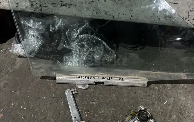 Стекло w124үшін5 000 тг. в Алматы