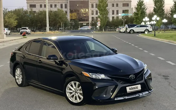 Toyota Camry 2018 года за 9 650 000 тг. в Атырау