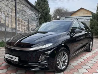 Hongqi E-QM5