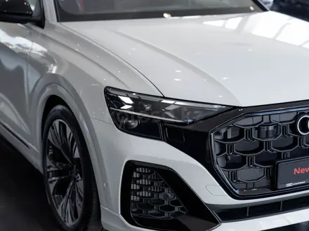 Audi Q8 55 TFSI Quattro Sport 2024 года за 63 890 000 тг. в Алматы – фото 15
