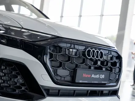 Audi Q8 55 TFSI Quattro Sport 2024 года за 63 890 000 тг. в Алматы – фото 17