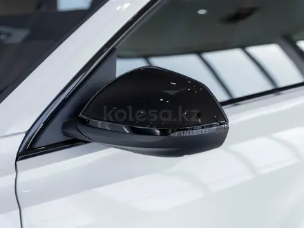 Audi Q8 55 TFSI Quattro Sport 2024 года за 63 890 000 тг. в Алматы – фото 19