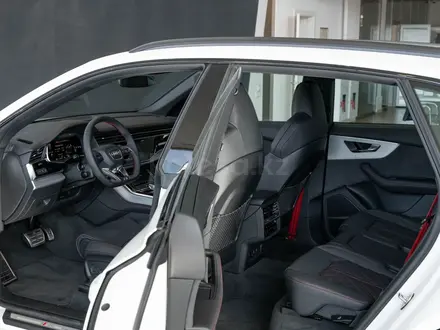 Audi Q8 55 TFSI Quattro Sport 2024 года за 63 890 000 тг. в Алматы – фото 29