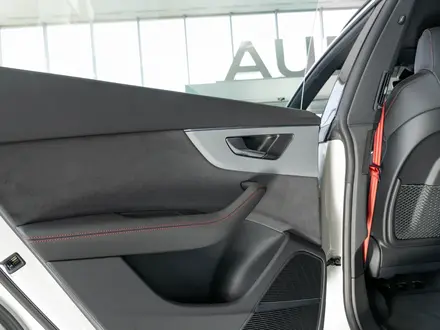 Audi Q8 55 TFSI Quattro Sport 2024 года за 63 890 000 тг. в Алматы – фото 30