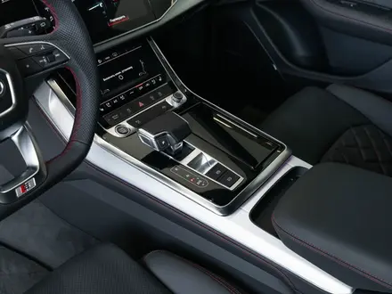 Audi Q8 55 TFSI Quattro Sport 2024 года за 63 890 000 тг. в Алматы – фото 41