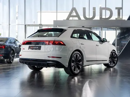 Audi Q8 55 TFSI Quattro Sport 2024 года за 63 890 000 тг. в Алматы – фото 7