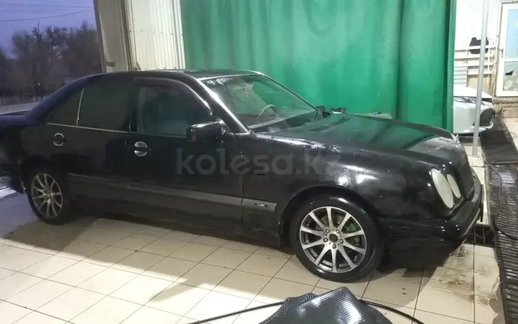 Mercedes-Benz E 230 1998 года за 2 550 000 тг. в Уральск