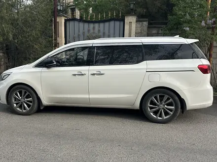 Kia Carnival 2019 года за 15 000 000 тг. в Алматы – фото 2