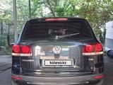 Volkswagen Touareg 2009 года за 6 300 000 тг. в Алматы – фото 4