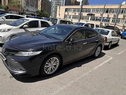 Toyota Camry 2020 года за 15 000 000 тг. в Алматы