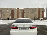 Toyota Camry 2016 года за 14 900 000 тг. в Астана – фото 2