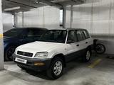 Toyota RAV4 1996 годаүшін3 100 000 тг. в Алматы
