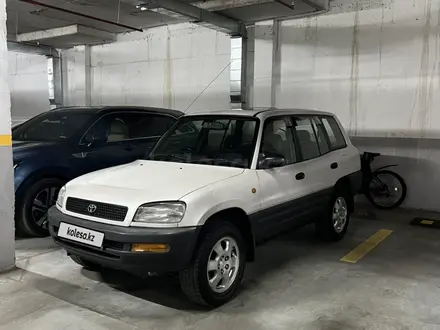Toyota RAV4 1996 года за 3 100 000 тг. в Алматы