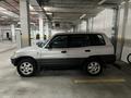 Toyota RAV4 1996 года за 3 100 000 тг. в Алматы – фото 2