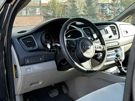 Kia Carnival 2015 года за 9 200 000 тг. в Астана – фото 23